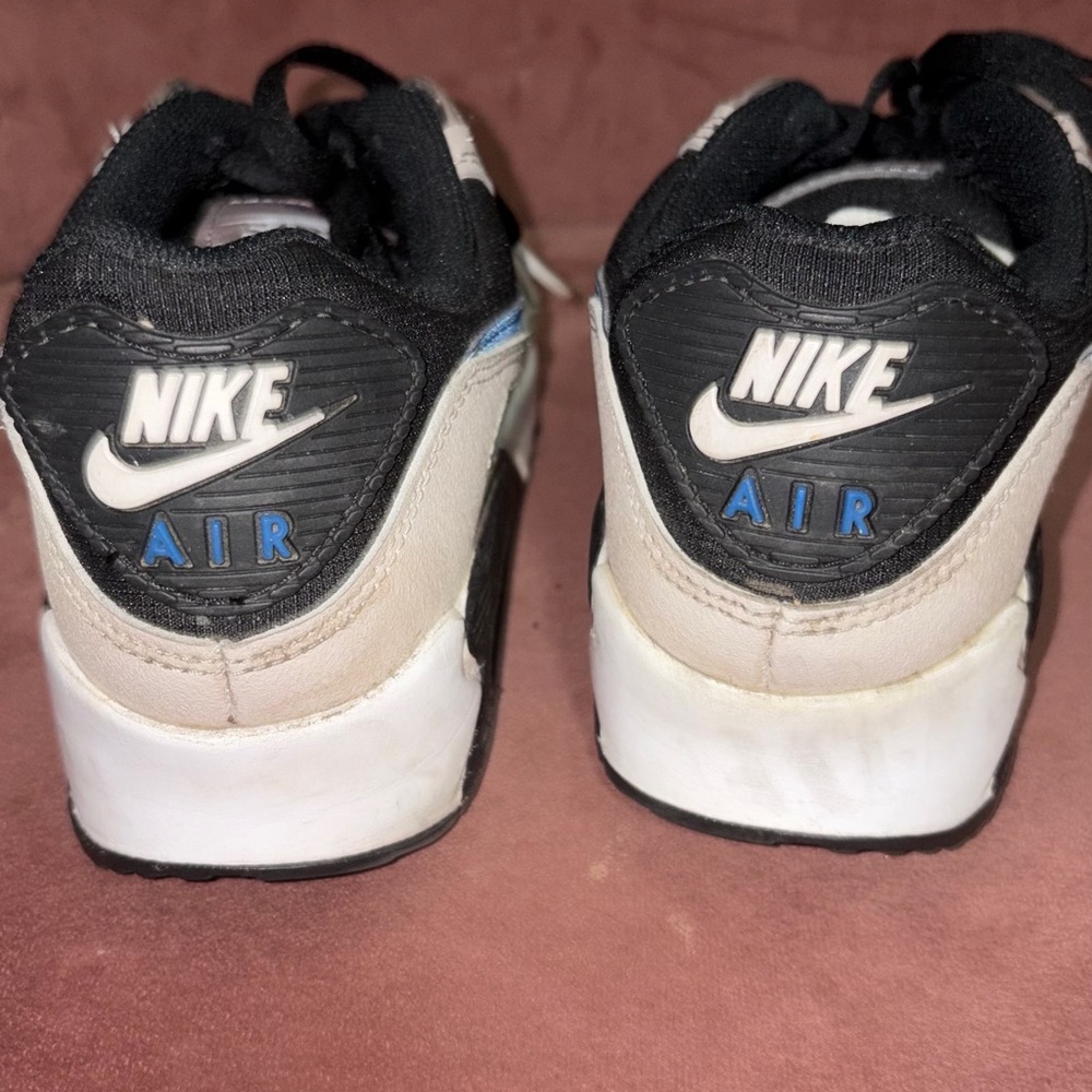 Nike Low-Top Sneakers in Black, Beige & Light Blue - Picture 3 of 5